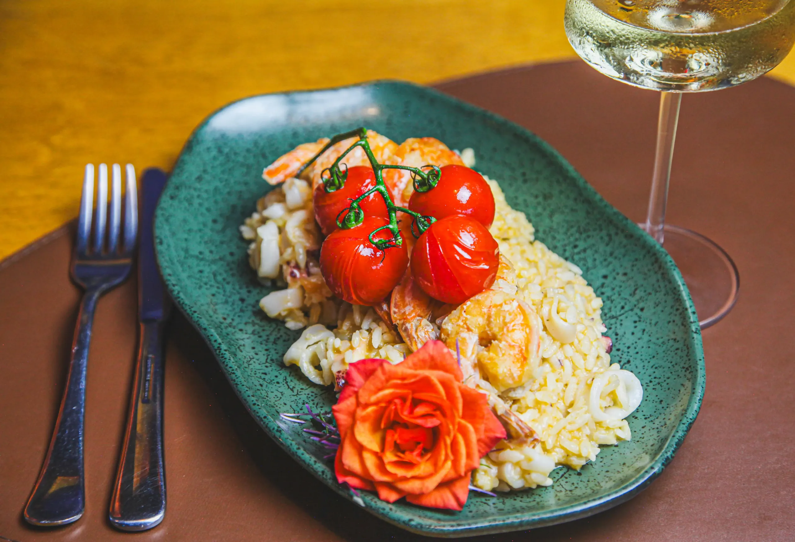 Risoto de frutos do mar com vinho branco no Fratelli Wine Bar
